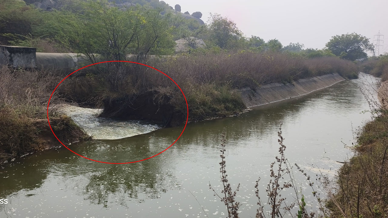 Karimnagar | డీ-4 కెనాల్‌కు గండి.. నీట మునిగిన మన్నెంపల్లి ఎస్సీ కాలనీ..