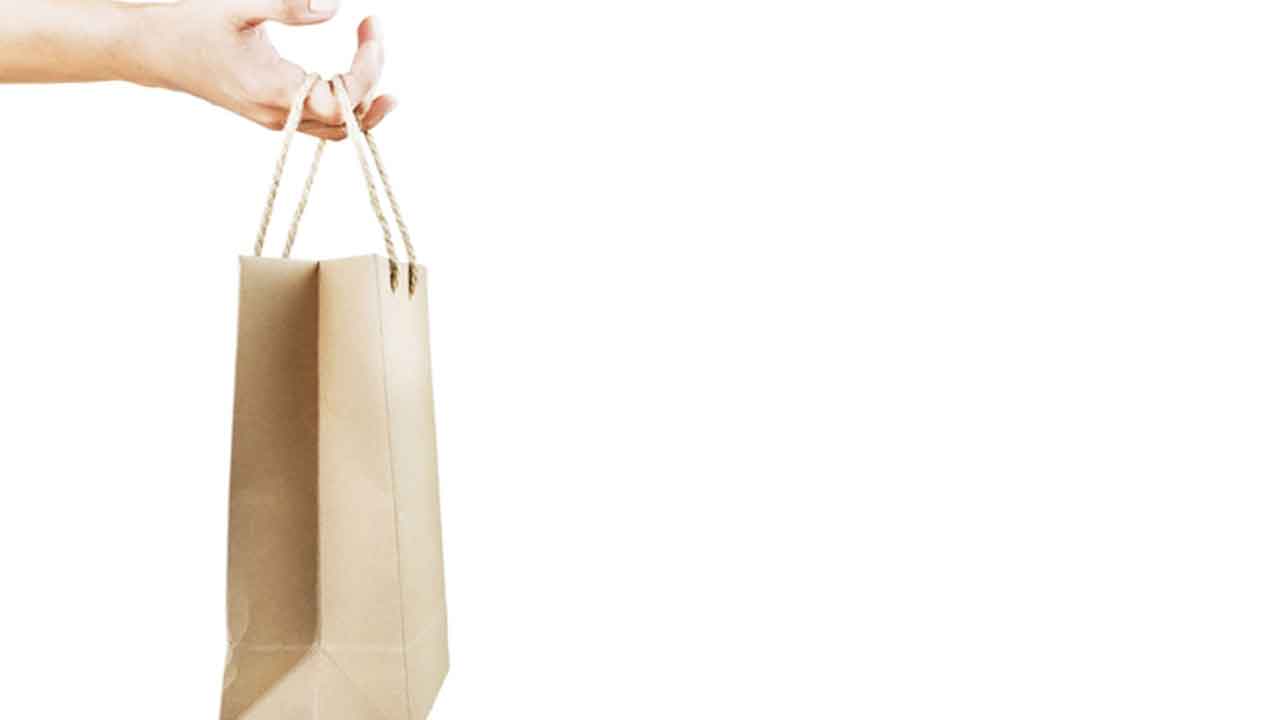 Carry Bag | సంచి లాభం చిల్లు తీర్చింది.. క్యారీ బ్యాగ్‌కు 18 వసూలు చేసినందుకు 35 వేలు ఫైన్‌