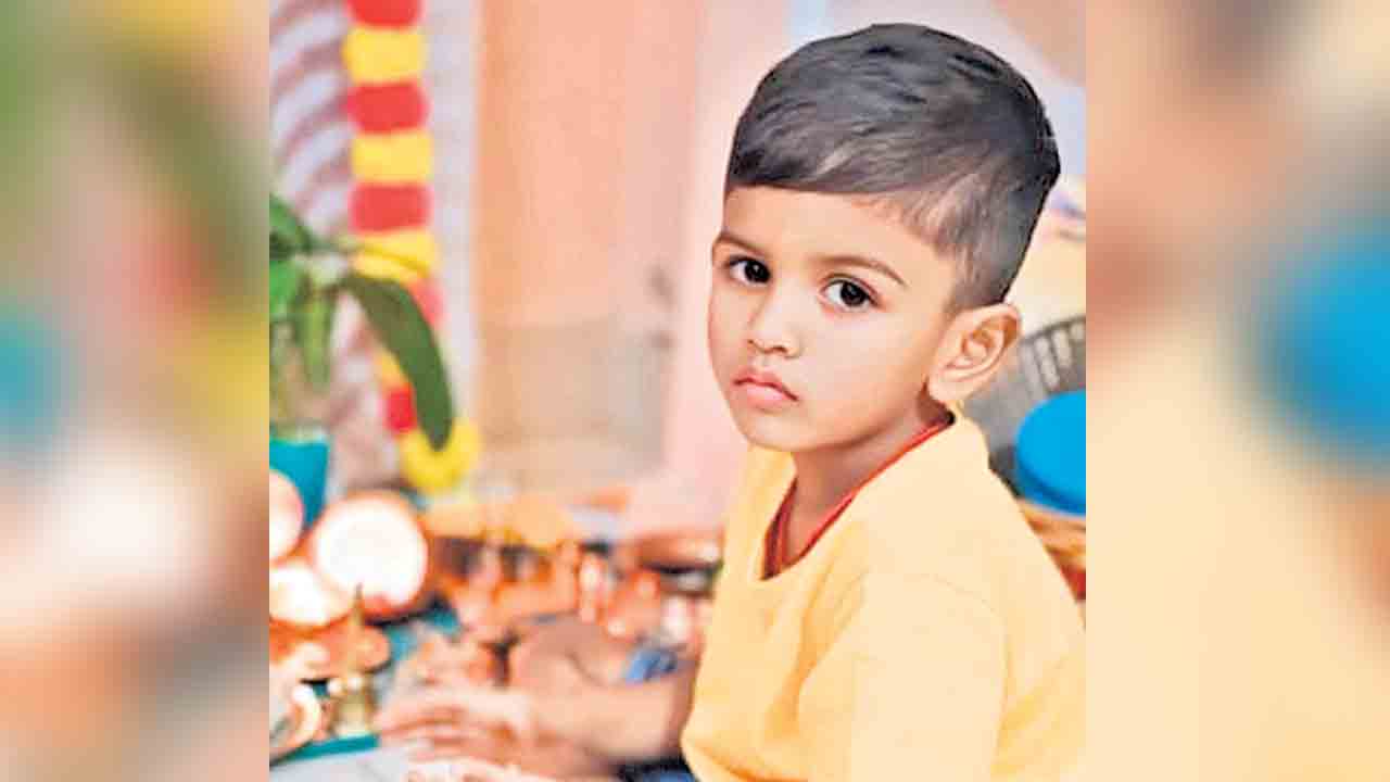 Child Dies | అయ్యో పాపం.. వేడినీళ్లు మీదపడి చిన్నారి మృతి