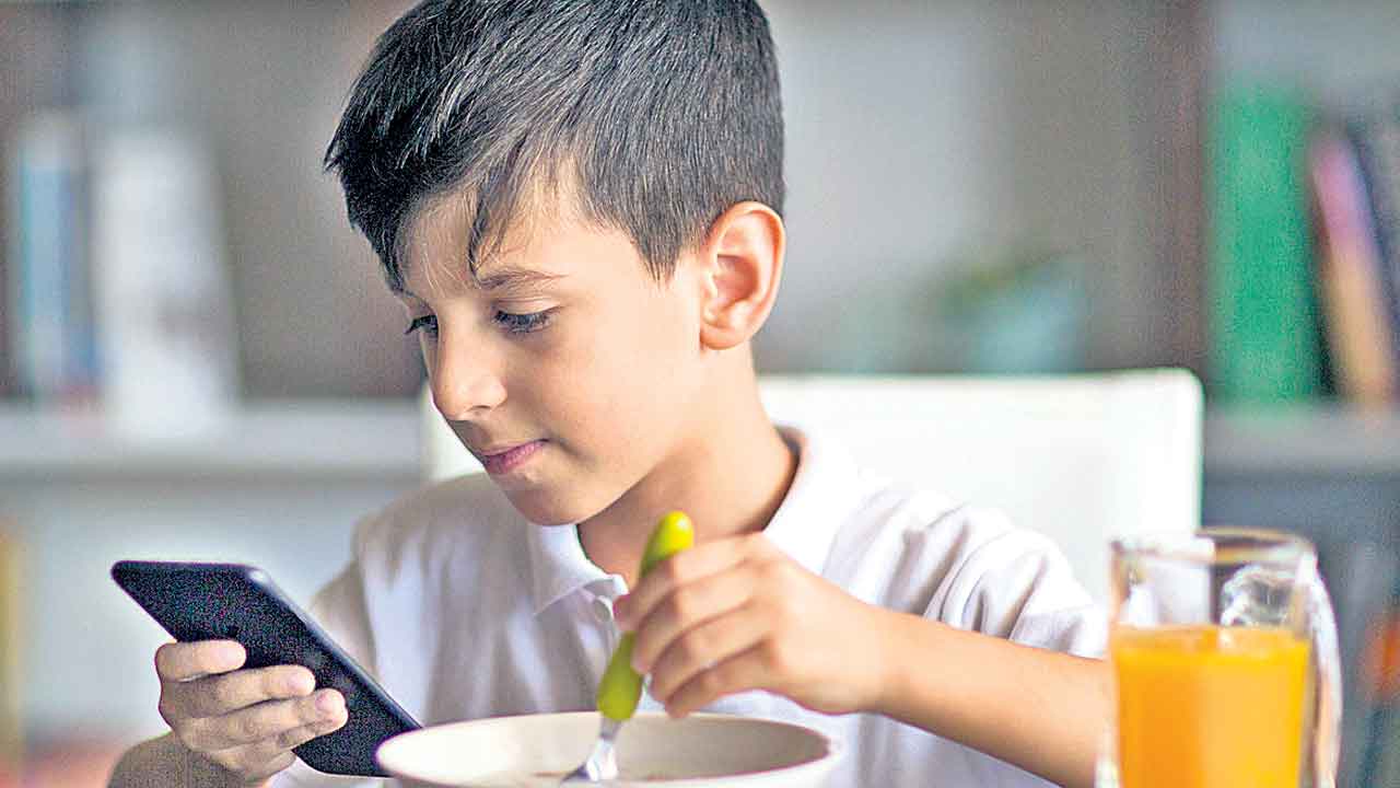 అలా తింటే.. అనారోగ్యమే!