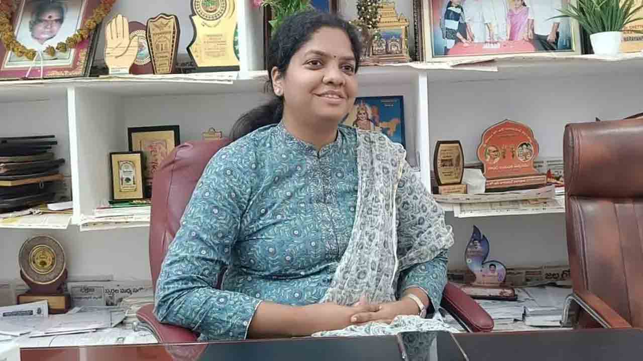 మీడియాపై ఎమ్మెల్యే పీఏ ఆగ్రహం