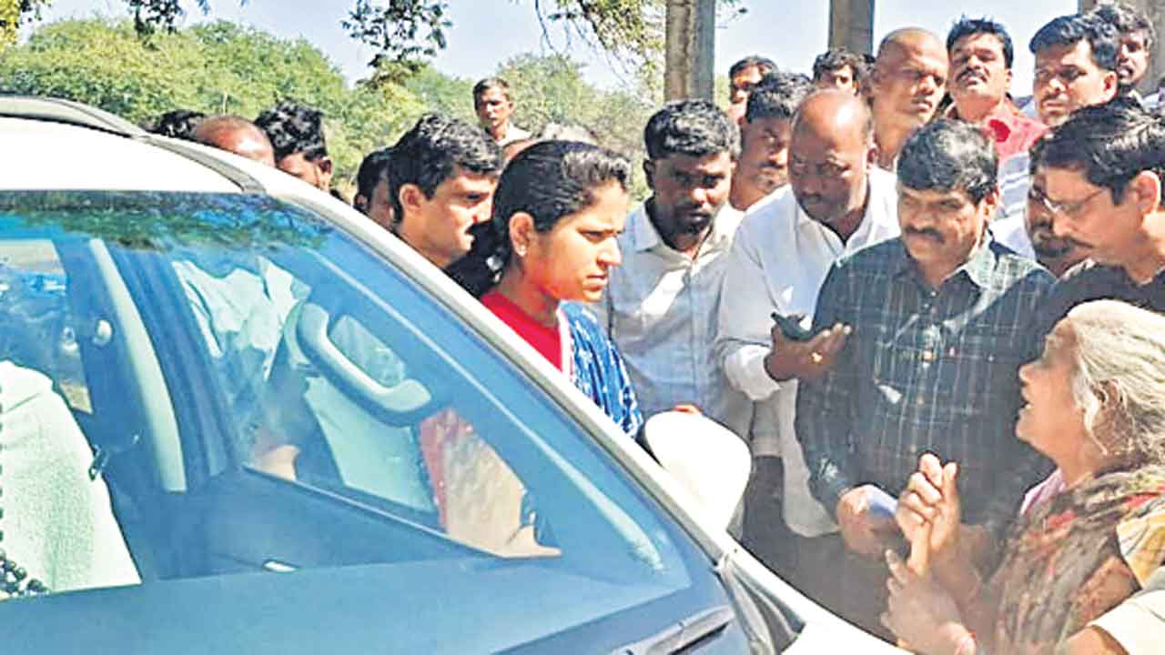 పింఛన్‌ ఇప్పించండమ్మా..