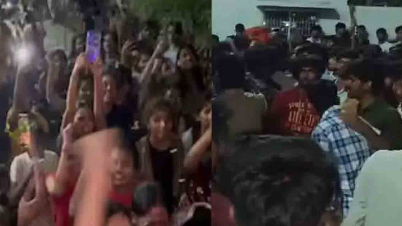 Hidden Camera | గర్ల్స్‌ హాస్టల్‌ బాత్‌రూమ్‌లో సీక్రెట్‌ కెమెరా.. విద్యార్థినుల ఆందోళన