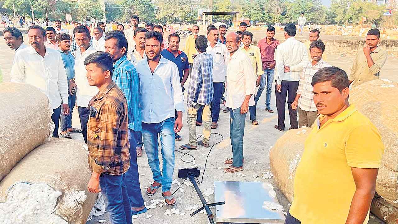 పత్తి రైతుకన్నెర్ర