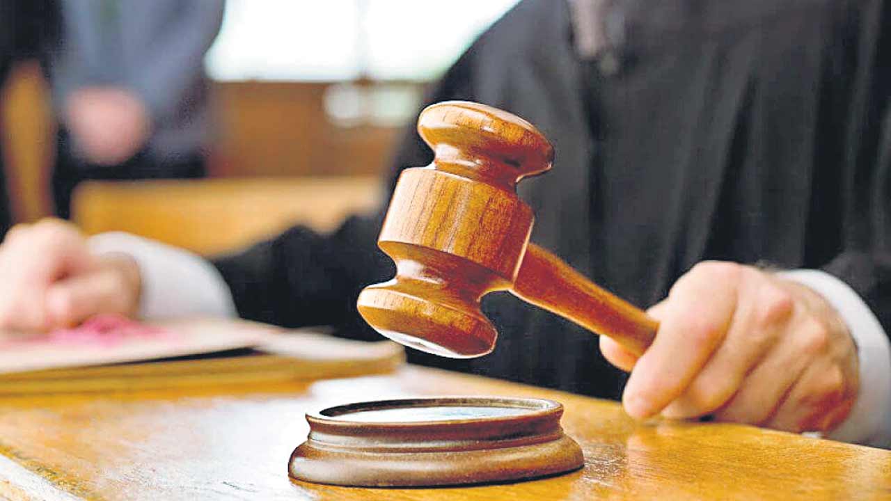 Delhi Court | నోటీసులివ్వకుండా ఎలా అరెస్టు చేస్తారు.. తెలంగాణ డీజీపీ వివరణ కోరిన ఢిల్లీ కోర్టు