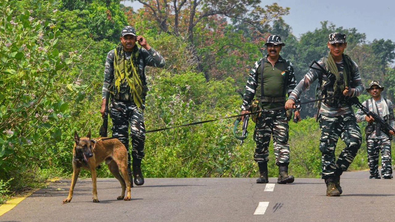 IED Blast : చ‌త్తీస్‌ఘ‌డ్‌లో ఐఈడీ పేలుడు.. సీఆర్పీఎఫ్ జ‌వానుకు గాయాలు