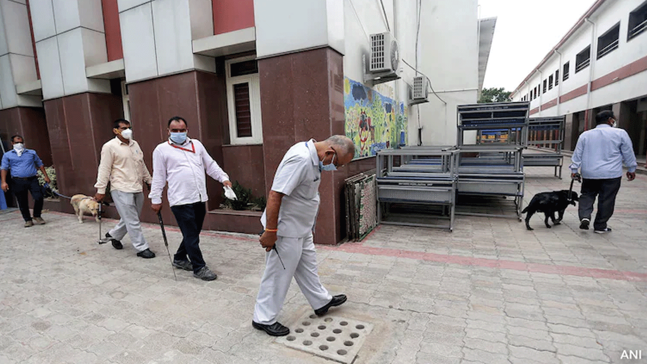 Delhi Schools: 23 స్కూళ్ల‌కు బాంబు బెదిరింపు కేసులో.. 12వ త‌ర‌గ‌తి విద్యార్థి అరెస్టు