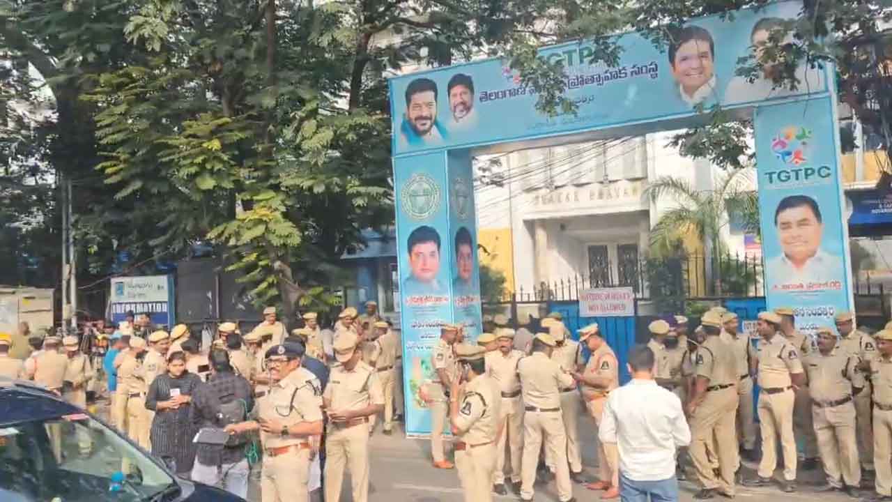 KTR | ఈడీ విచారణకు బయలుదేరిన కేటీఆర్.. భారీగా పోలీస్ బందోబస్తు : వీడియో