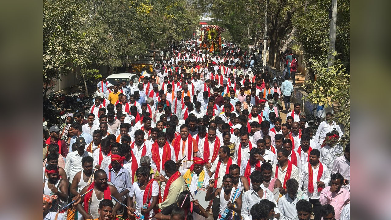 Kollapur | భారీ జన సందోహం ఈదమ్మ తల్లి అమ్మవారి ఊరేగింపు.. పాల్గొన్న మాజీ ఎమ్మెల్యే బీరం