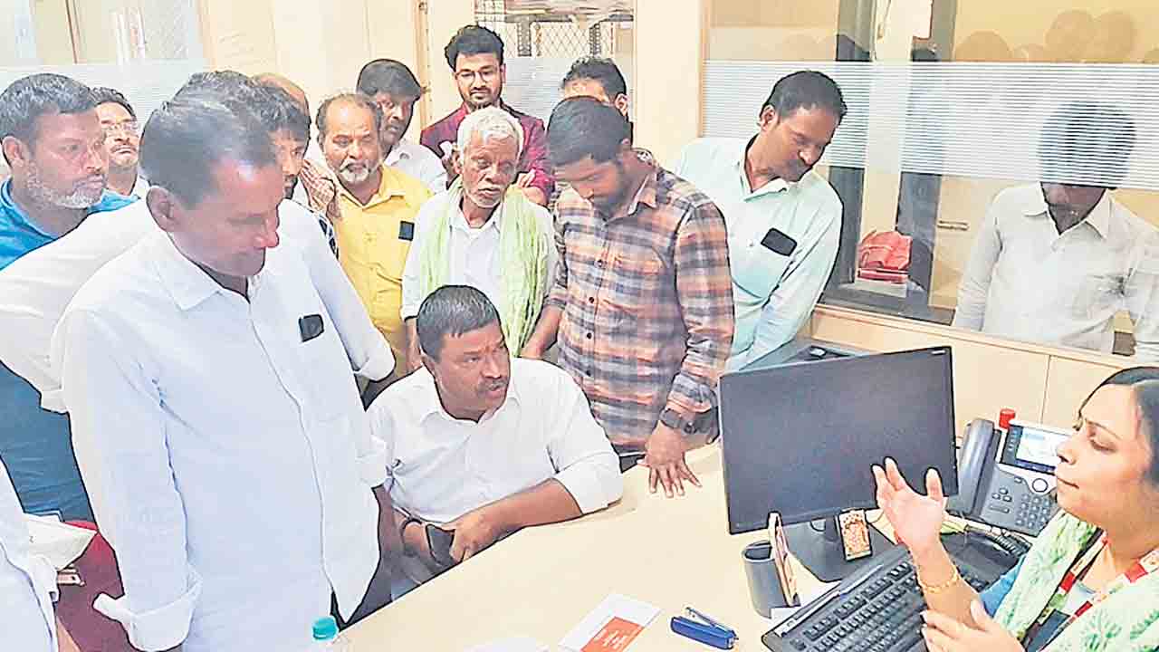 రుణమాఫీ కాలేదని రైతుల నిరసన