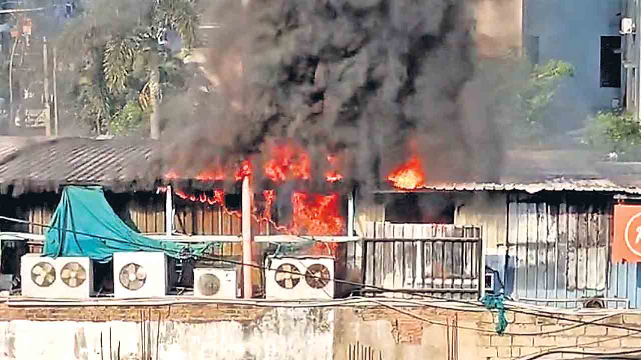 Krishna Kitchen | ఏసీలో షార్ట్‌సర్క్యూట్‌.. రెస్టారెంట్‌లో అగ్ని ప్రమాదం