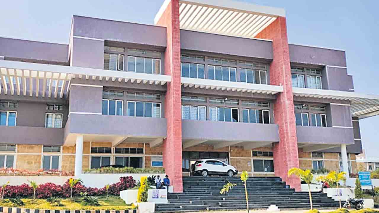గజ్వేల్ డిగ్రీ కళాశాలకు అటానమస్ హోదా