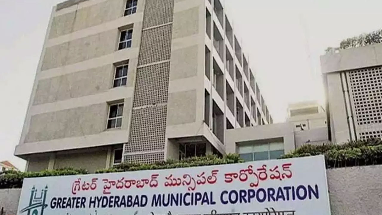 GHMC | జీహెచ్ఎంసీ ప్ర‌ధాన కార్యాల‌యం వ‌ద్ద ఉద్రిక్త‌త‌.. పెట్రోల్ పోసుకున్న కాంట్రాక్ట‌ర్లు
