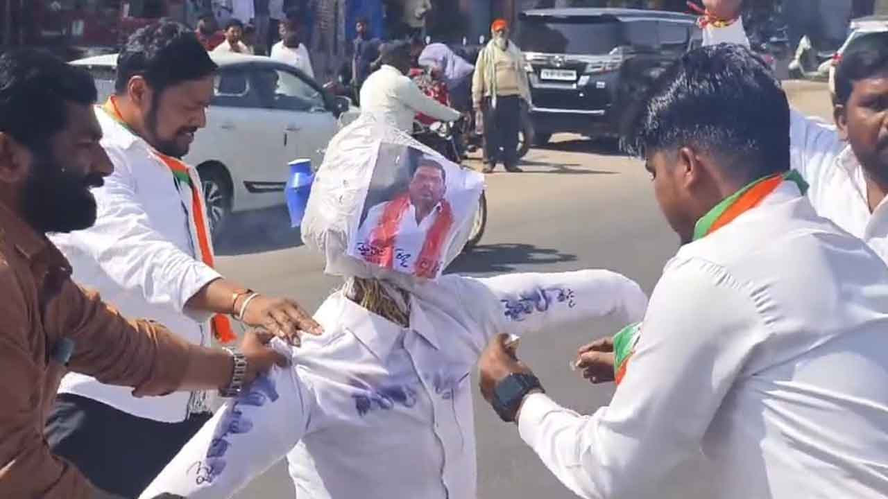 Congress | పఠాన్‌చెరు కాంగ్రెస్‌లో భగ్గుమన్న వర్గపోరు.. ఎమ్మెల్యే మహిపాల్ రెడ్డి కార్యాలయంలో కుర్చీలు ధ్వంసం : వీడియో