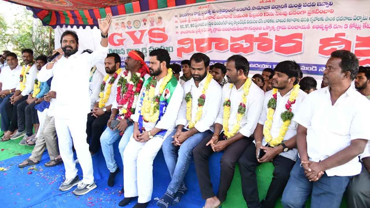 మంత్రివర్గంలో గిరిజనులకు స్థానం కల్పించాలి