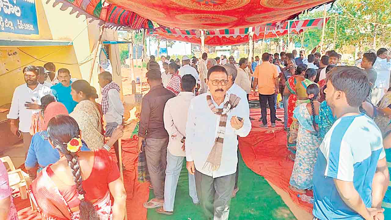 నిరసన హోరు.. ముగిసిన సభలు
