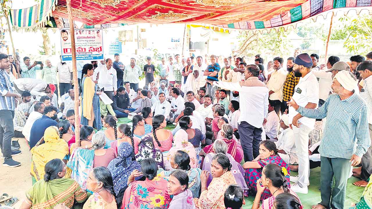 ఊరూరా రసభస.. పల్లెపల్లెనా పద‘నస’లు