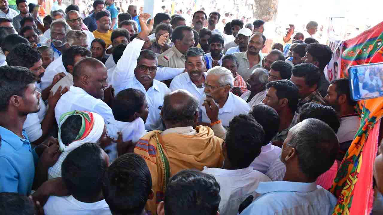 జనాగ్రహం గందరగోళంగా నాలుగోరోజు గ్రామసభలు