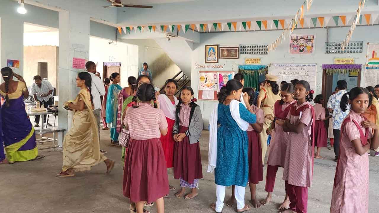 Karimnagar | గురుకులంలో మరోసారి ఫుడ్ పాయిజన్.. 23 మంది విద్యార్థులకు అస్వస్థత