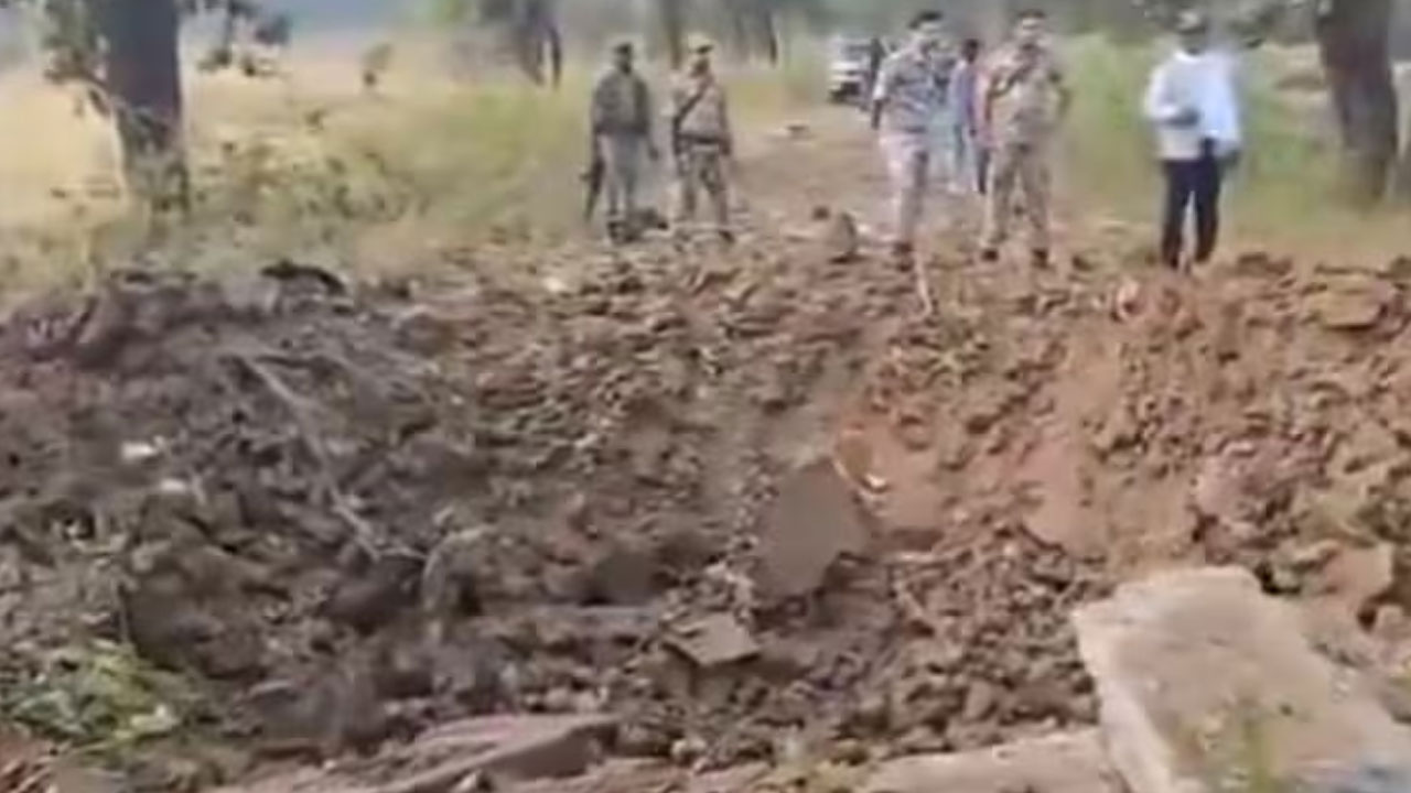 Chhattisgarh | ఛ‌త్తీస్‌గ‌ఢ్‌లో మావోయిస్టుల దుశ్చ‌ర్య‌.. మందుపాత‌ర పేలి ఎనిమిది మంది జ‌వాన్లు మృతి