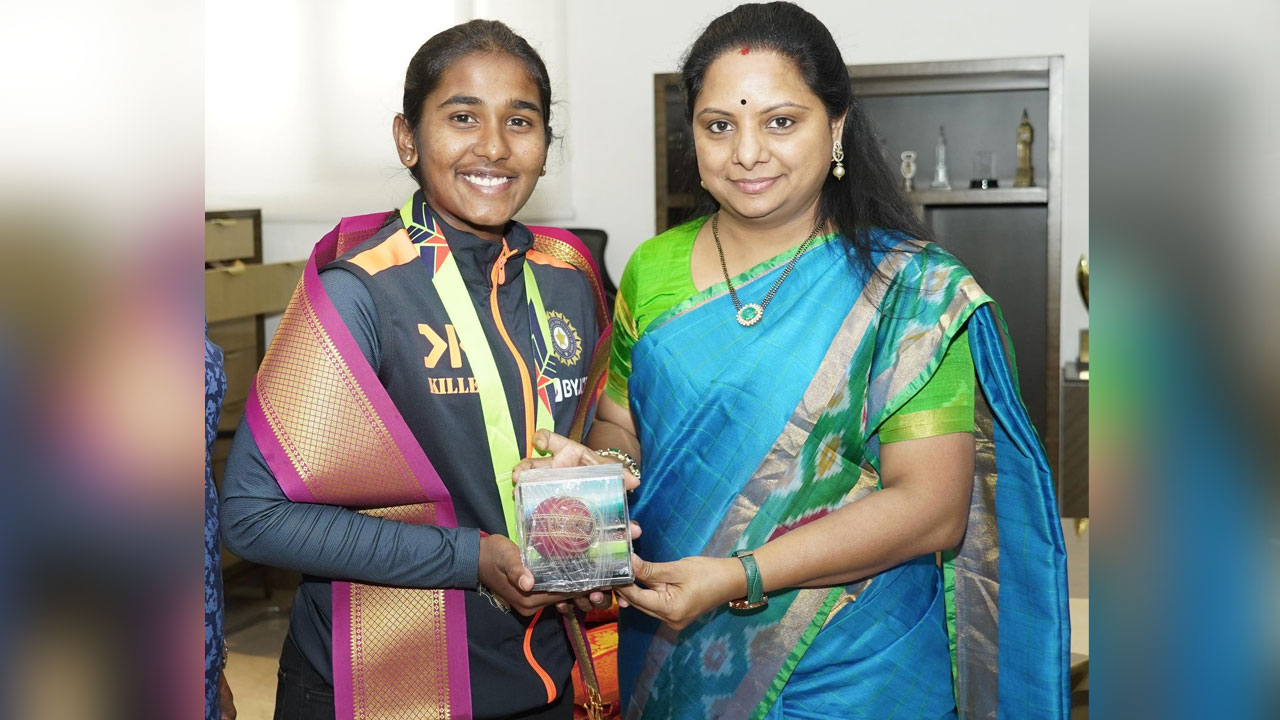 MLC Kavitha | భ‌విష్య‌త్‌లో త్రిష మ‌రింత రాణించాలి.. ఎమ్మెల్సీ క‌విత ఆకాంక్ష‌