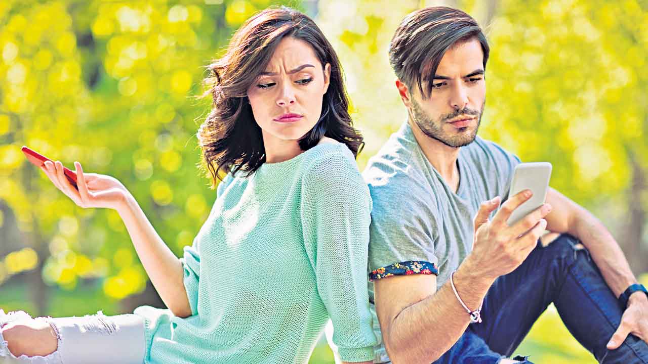 డిటాచ్ అయ్యారా.. డిజిటల్ అటాచ్ వద్దు!