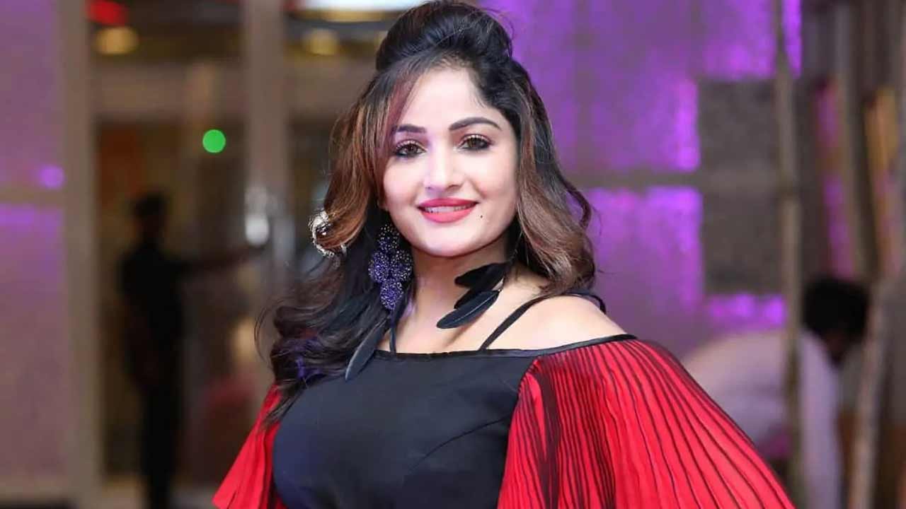 Madhavilatha | నటి మాధవీలతపై తాడిపత్రిలో కేసు నమోదు.. అరెస్టు తప్పదా!