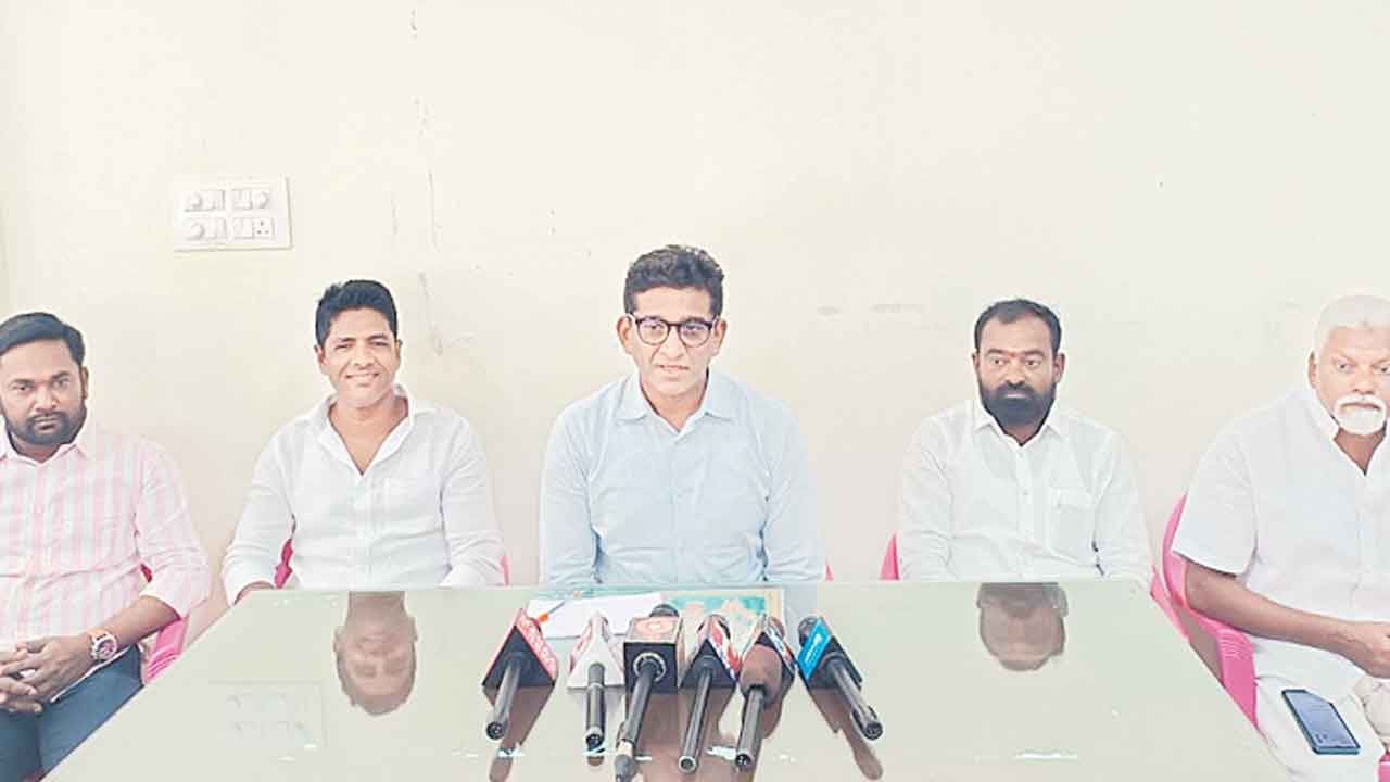 సొంత పాలసీ లేని కాంగ్రెస్‌ పాలన