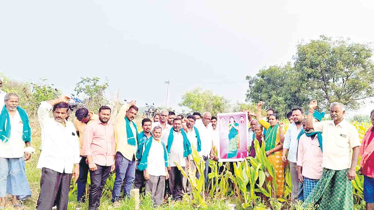 కవిత పోరాట ఫలితంగానే పసుపు బోర్డ్‌