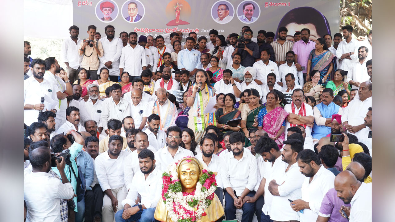MLC Kavitha | స్థానిక సంస్థల ఎన్నికల్లో బీసీలకు 42 శాతం రిజర్వేషన్లు కల్పించాల్సిందే : ఎమ్మెల్సీ క‌విత‌