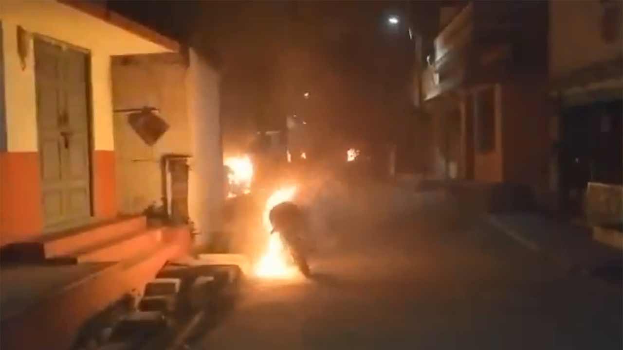 AP News | మీరు మా ఊర్లో ఉండొద్దు.. నగరిలో దళితులకు టీడీపీ నాయకుల హుకుం.. మండిపడ్డ రోజా!