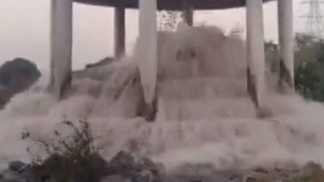 Narayanapur reservoir | నారాయణపూర్ రిజర్వాయర్‌కు నీటి విడుదల.. ఫలించిన సుంకే రవి శంకర్ పోరాటం : వీడియో