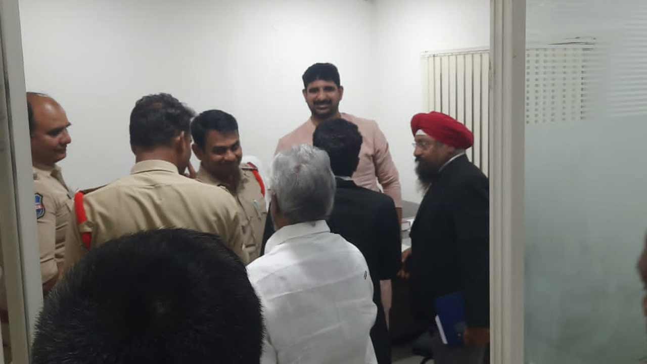 Padi Kaushik Reddy | రెండు కేసుల్లో కౌశిక్‌రెడ్డిని అరెస్టు చేశారు : బీఆర్‌ఎస్‌ లీగల్‌ టీమ్‌