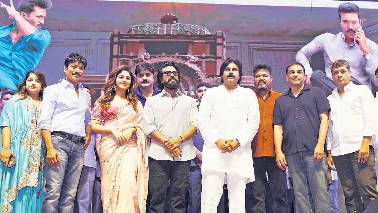 హీరోలు నమస్కారాలు పెట్టాల్సిన పనిలేదు