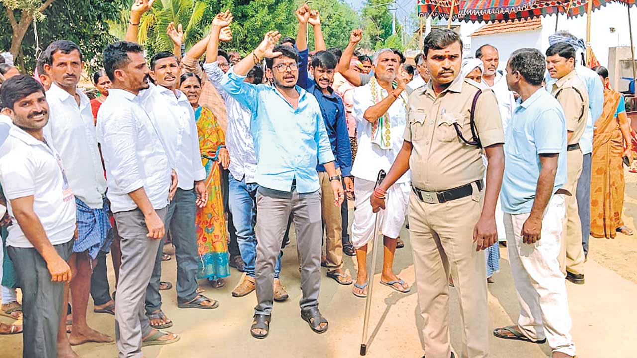 Narsampeta | ‘మా తండాలో మా రాజ్యం’ కావాలంటూ నినాదాలు.. కాంగ్రెస్‌ ఎమ్మెల్యే సొంత గ్రామంలోనే తిరుగుబాటు