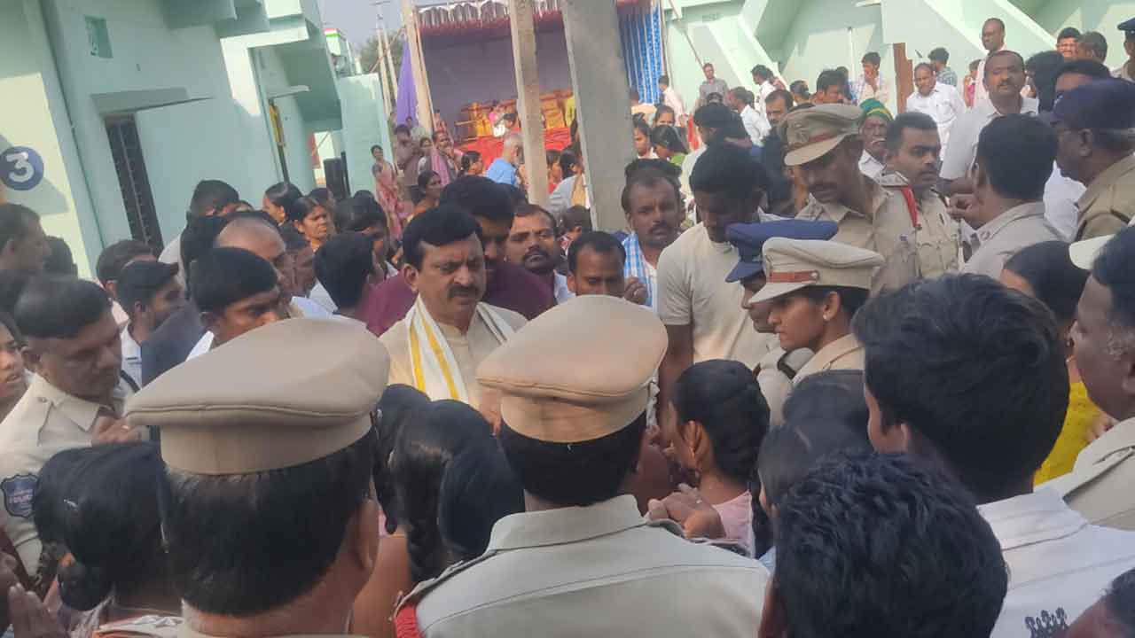 Minister Ponguleti | మంత్రి పొంగులేటి మీద తిరగబడ్డ సొంత నియోజకవర్గ ప్రజలు : వీడియో