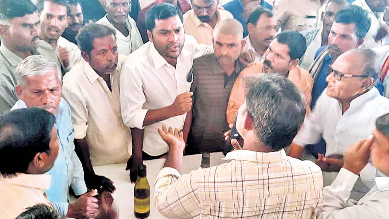 నయవంచక పాలనపై ప్రజా తిరుగుబాటు!