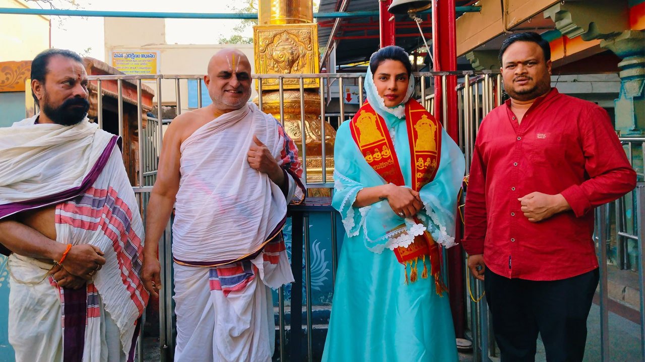 Priyanka Chopra | చిలుకూరు బాలాజీ ఆల‌యాన్ని సంద‌ర్శించిన ప్రియాంక చోప్రా