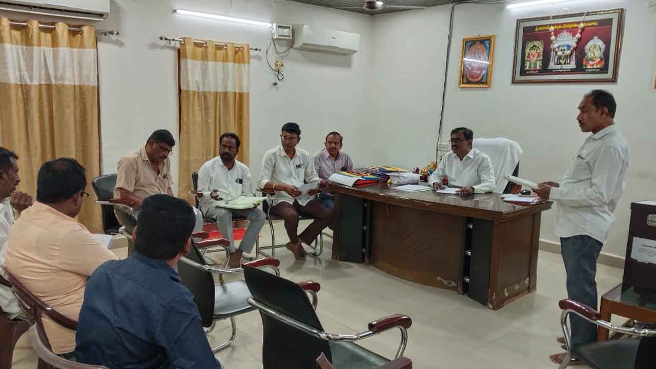 Rajanna Temple | రాజన్న ఆలయం కాంట్రాక్టర్ల పట్ల కఠినంగా వ్యహరిస్తాం : ఈవో వినోద్ రెడ్డి