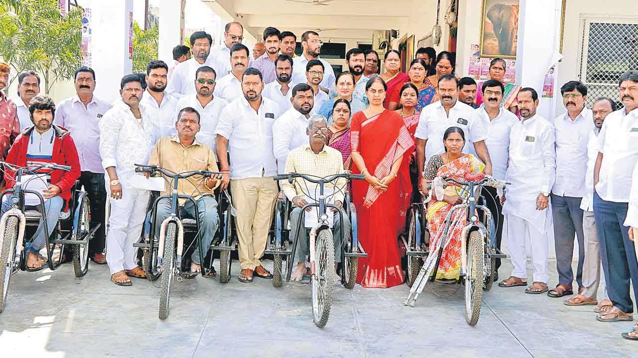 MLA Sabitha | సాకులు చెప్పొద్దు.. పెండింగ్‌ పనులు త్వరగా పూర్తి చేయండి..