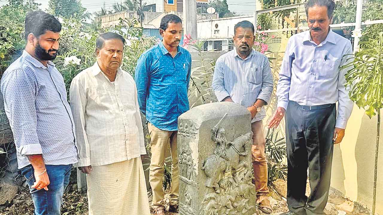 వెలుగులోకి అరుదైన శిల్పం