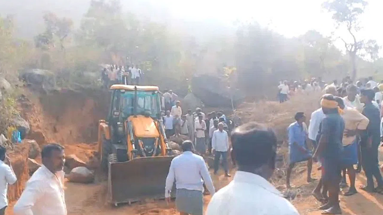 Siddipeta | సిద్దిపేట‌లో ఉపాధి హామీ ప‌నుల్లో అప‌శృతి.. త‌ల్లీకూతురు మృతి