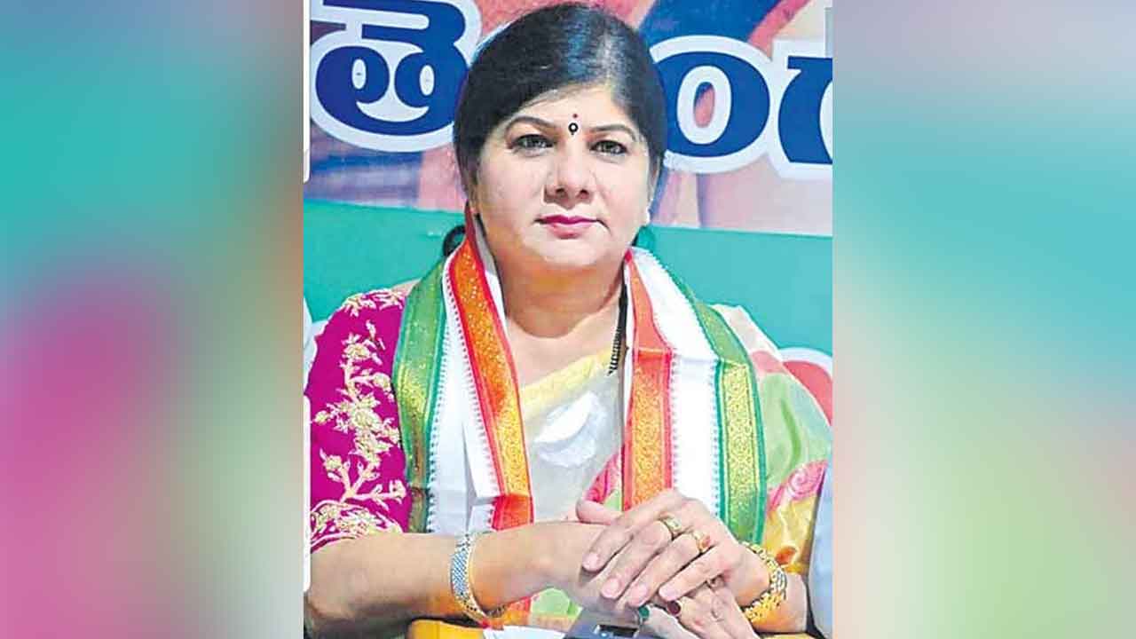 Congress | నామినేటెడ్ పదవి ఇవ్వకుంటే.. గాంధీ భవన్‌ మెట్ల మీద ధర్నా చేస్తా : సునీతారావు