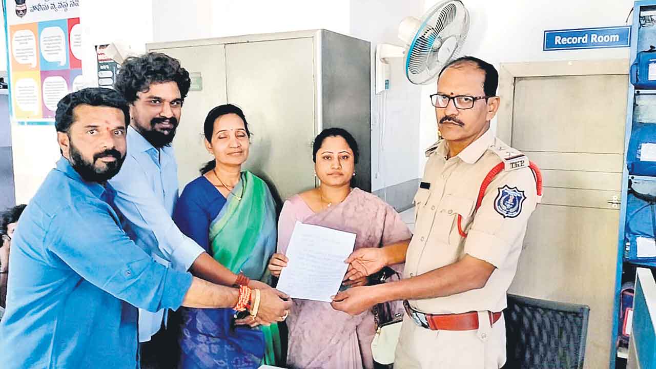 Theenmar Mallanna | రెడ్డి సామాజిక వర్గాన్ని కించపరిచేలా వ్యాఖ్యలు.. తీన్మార్‌ మల్లన్నపై ఫిర్యాదు