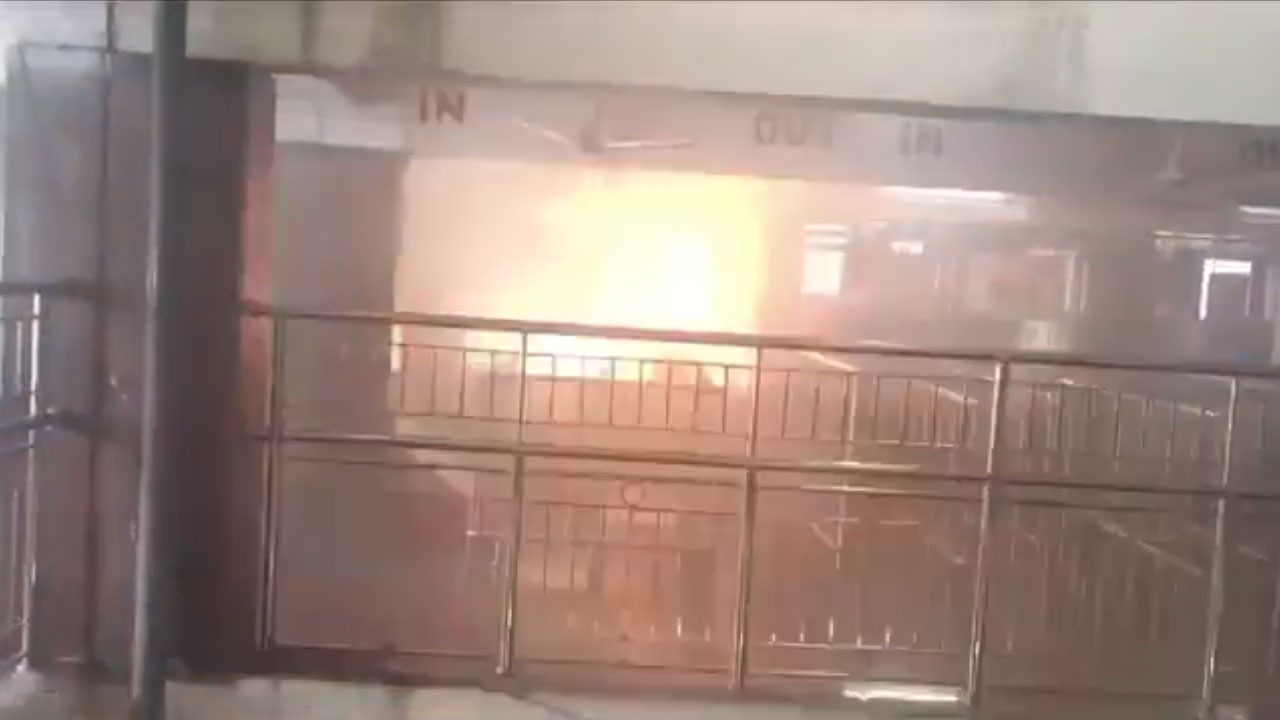 Tirumala | తిరుమలలో మరో అపశృతి.. లడ్డూ కౌంట‌ర్‌లో ఎగిసిప‌డ్డ అగ్నికీల‌లు