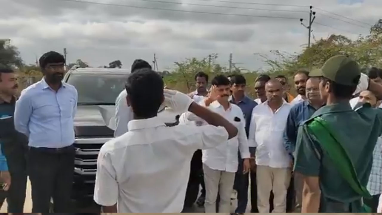 Kodangal | కొడంగ‌ల్‌లో అనుముల రాజ్యాంగం.. పిల్ల‌ల ప‌రేడ్‌తో సీఎం సోద‌రుడికి స్వాగ‌తం.. ఈ వీడియో చూస్తే షాక‌వ్వాల్సిందే..!