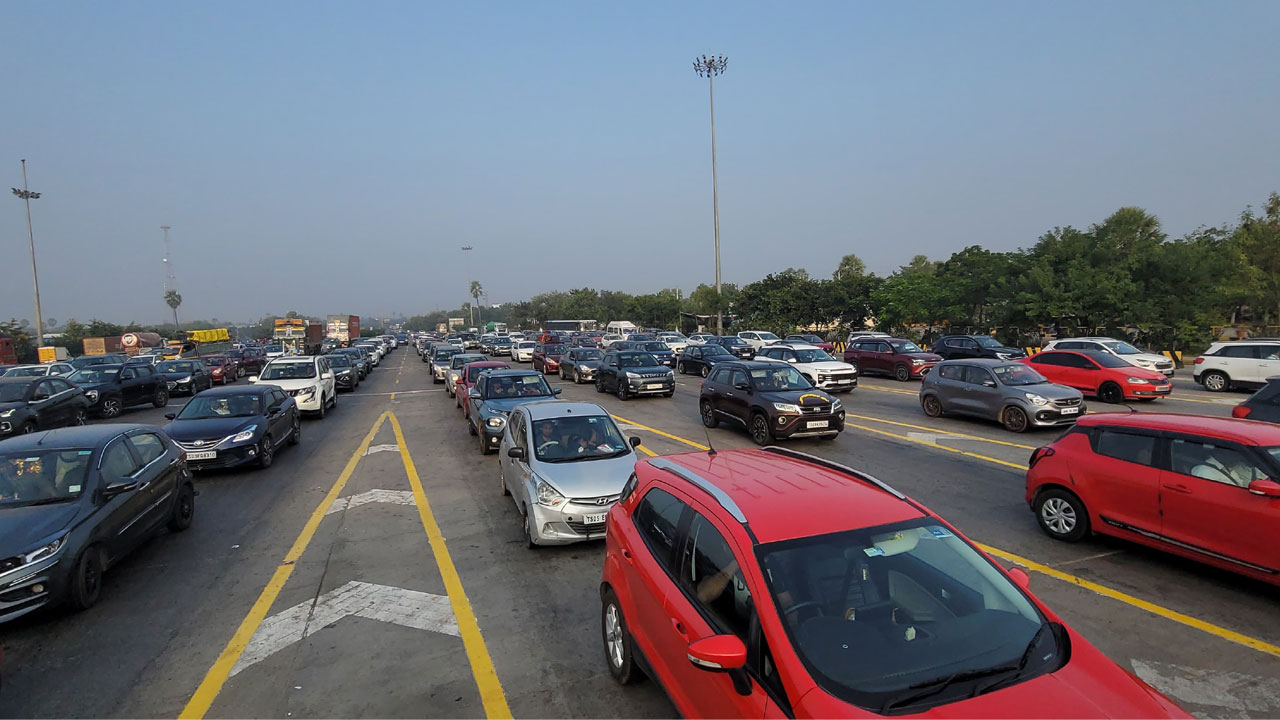 Pantangi Toll Plaza | సంక్రాంతికి సొంతూళ్ల‌కు.. పంతంగి టోల్ ప్లాజా వ‌ద్ద గంట‌కు 900 వాహ‌నాలు క్రాస్