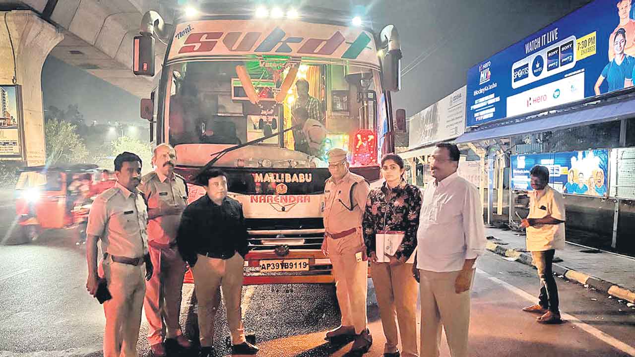 250కి పైగా ట్రావెల్స్‌ బస్సులపై కేసు