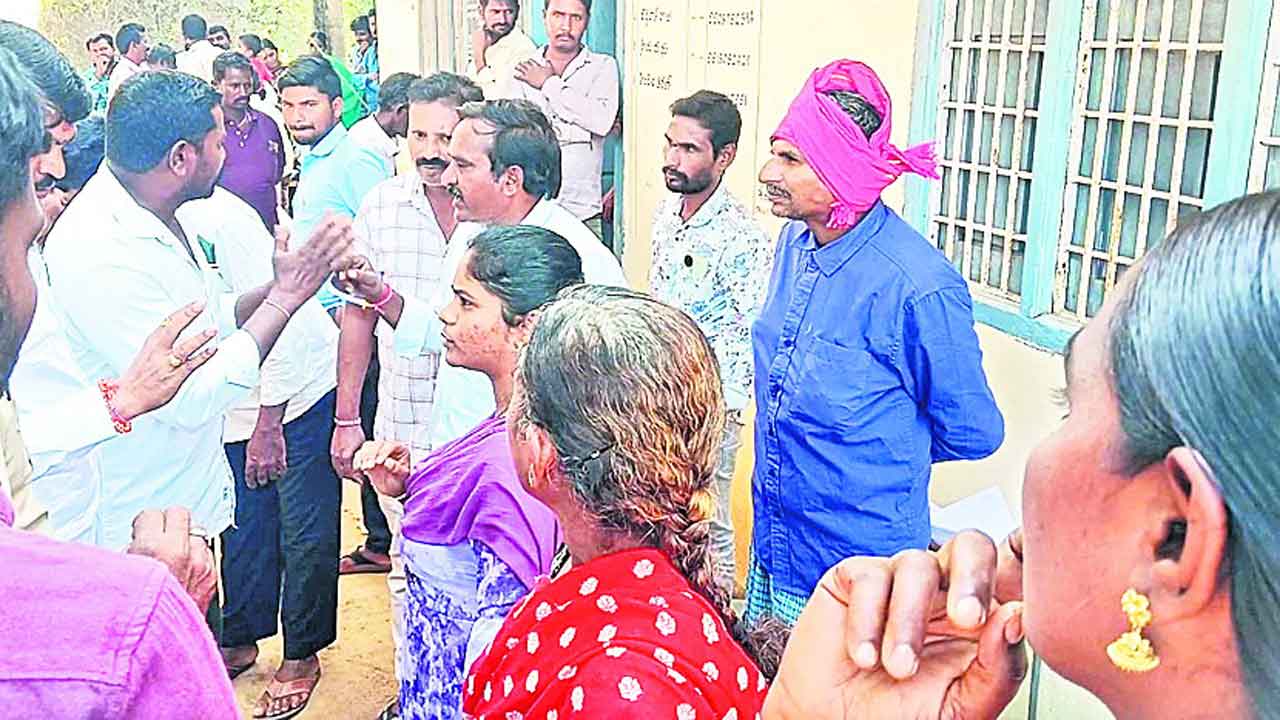 నిరసనలు.. నిలదీతలు