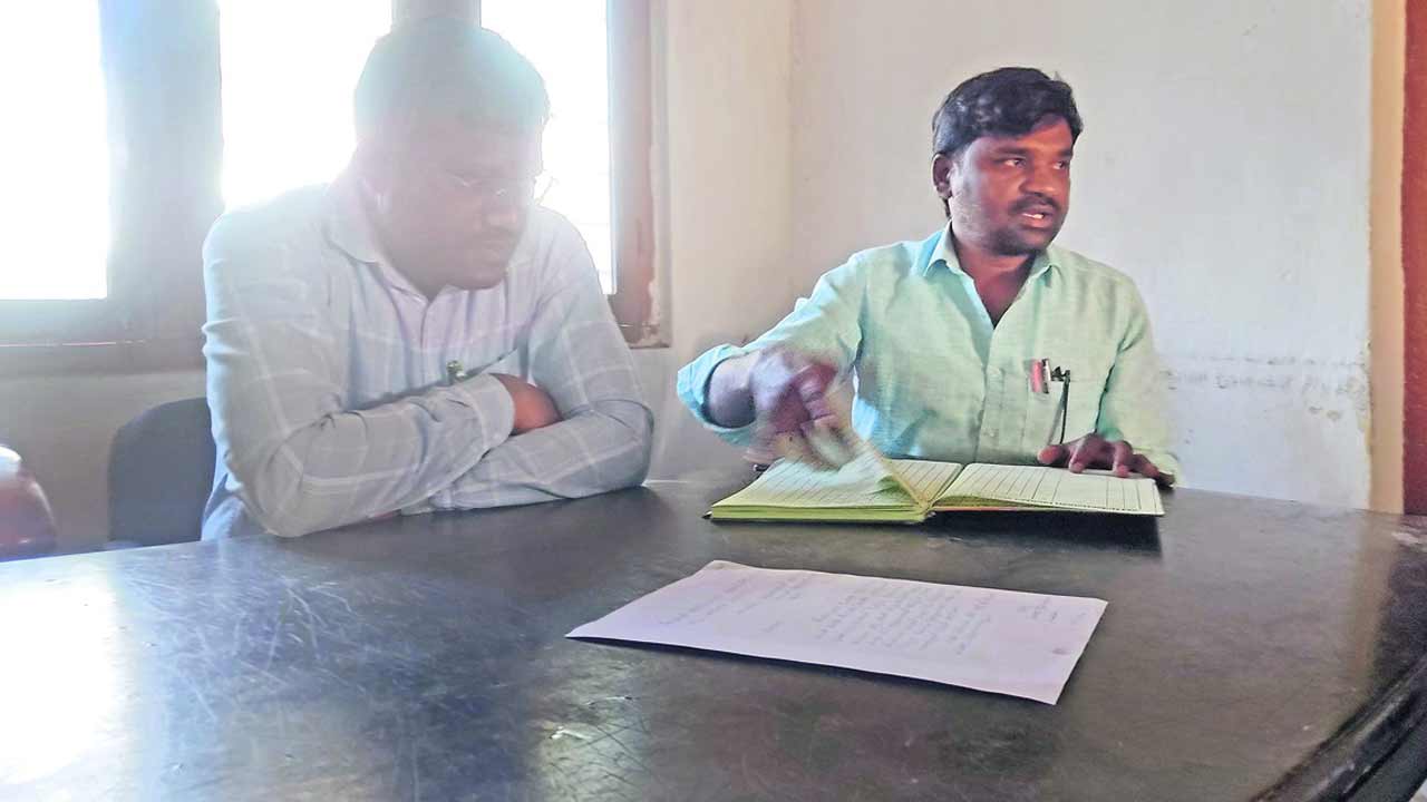 నకిలీ రసీదులతో నిధులు స్వాహా